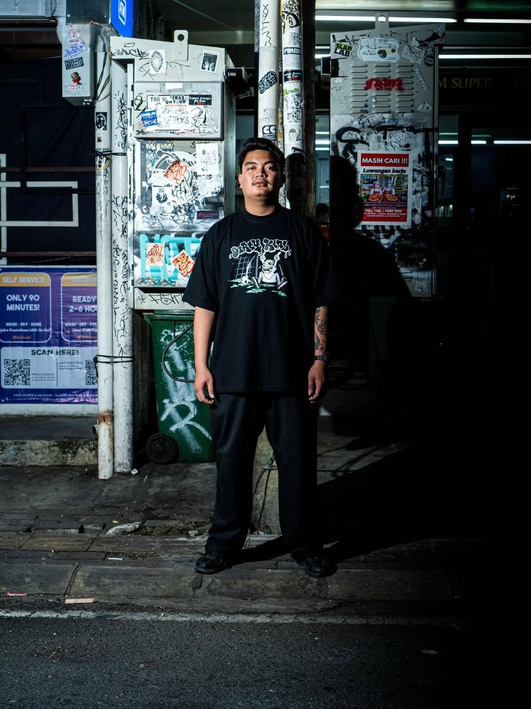 DAZE Planet Black Tee — urban fit lookbook